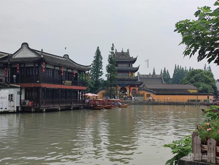 逃离世界杯现场