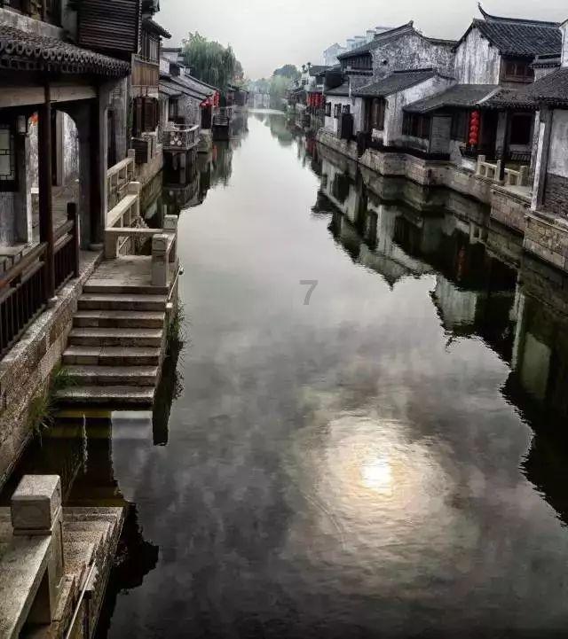 工业设计的学习前景怎样？要想向相关专业转行哪个方向比较适合些？游戏画面